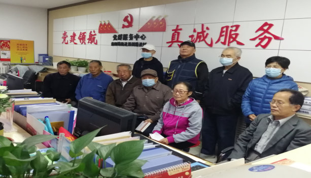 青岛市市北区洛阳路街道郑州路社区组织党员收看《党的伟大成就》