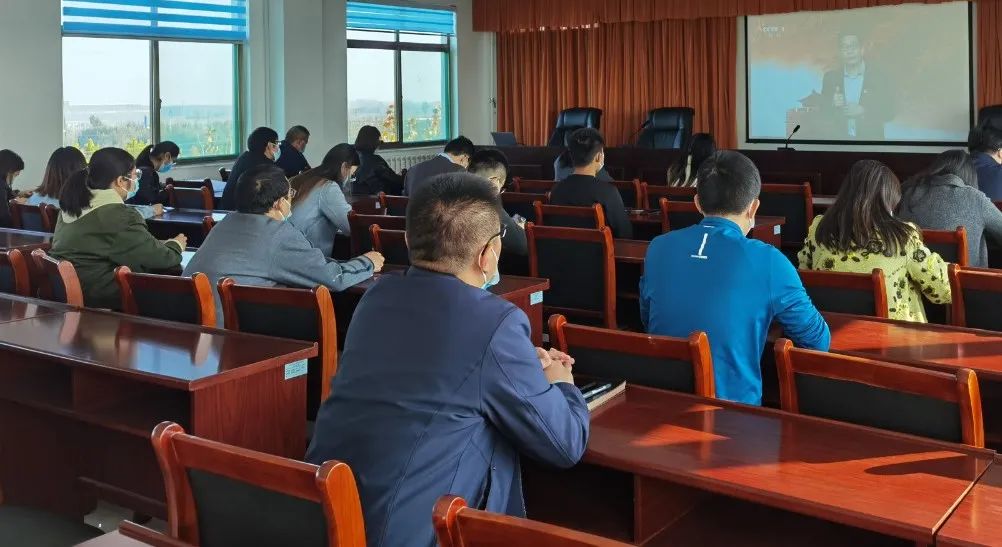 淄博市高青县经济开发区组织党员观看《党的伟大成就》