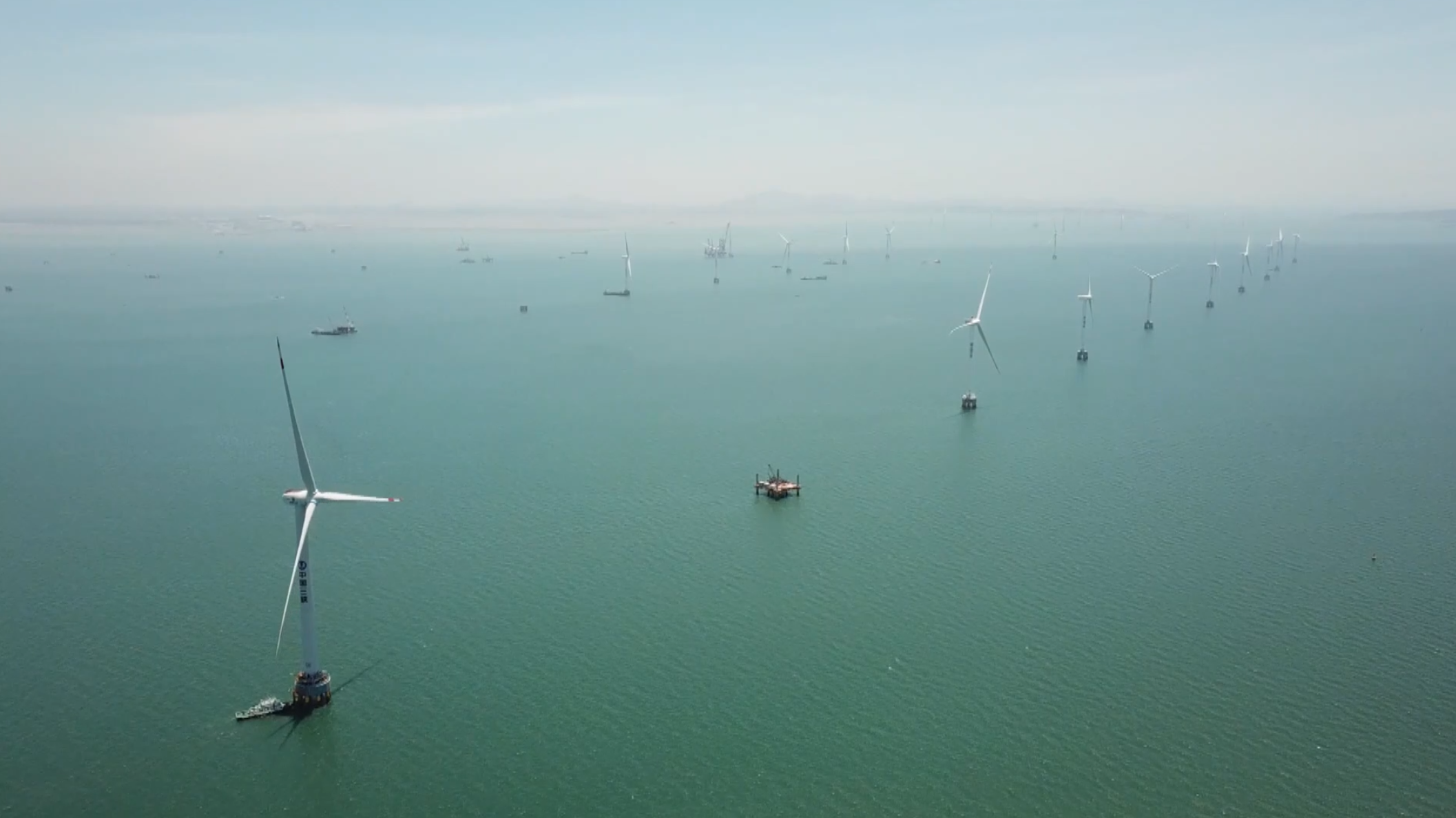 国内首艘福建成功研发新型海上风电运维母船