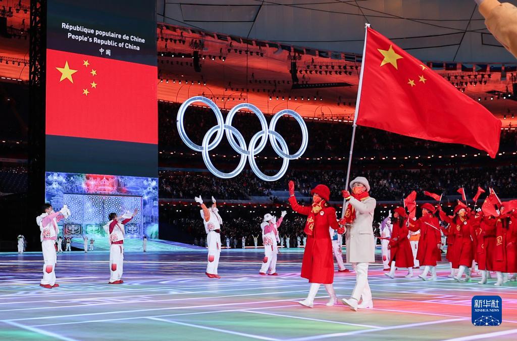 2月4日，第二十四届冬季奥林匹克运动会开幕式在北京国家体育场举行。这是中国代表团在开幕式上入场。新华社记者 曹灿 摄
