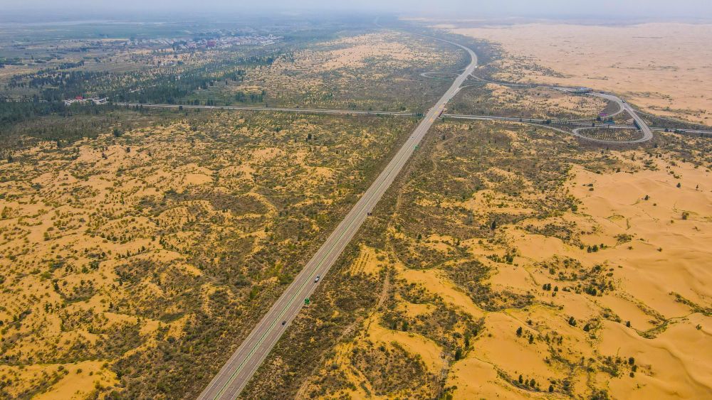 一道牢固坚实的万里绿色长城在祖国北疆巍然耸立总策划:张宿堂监制