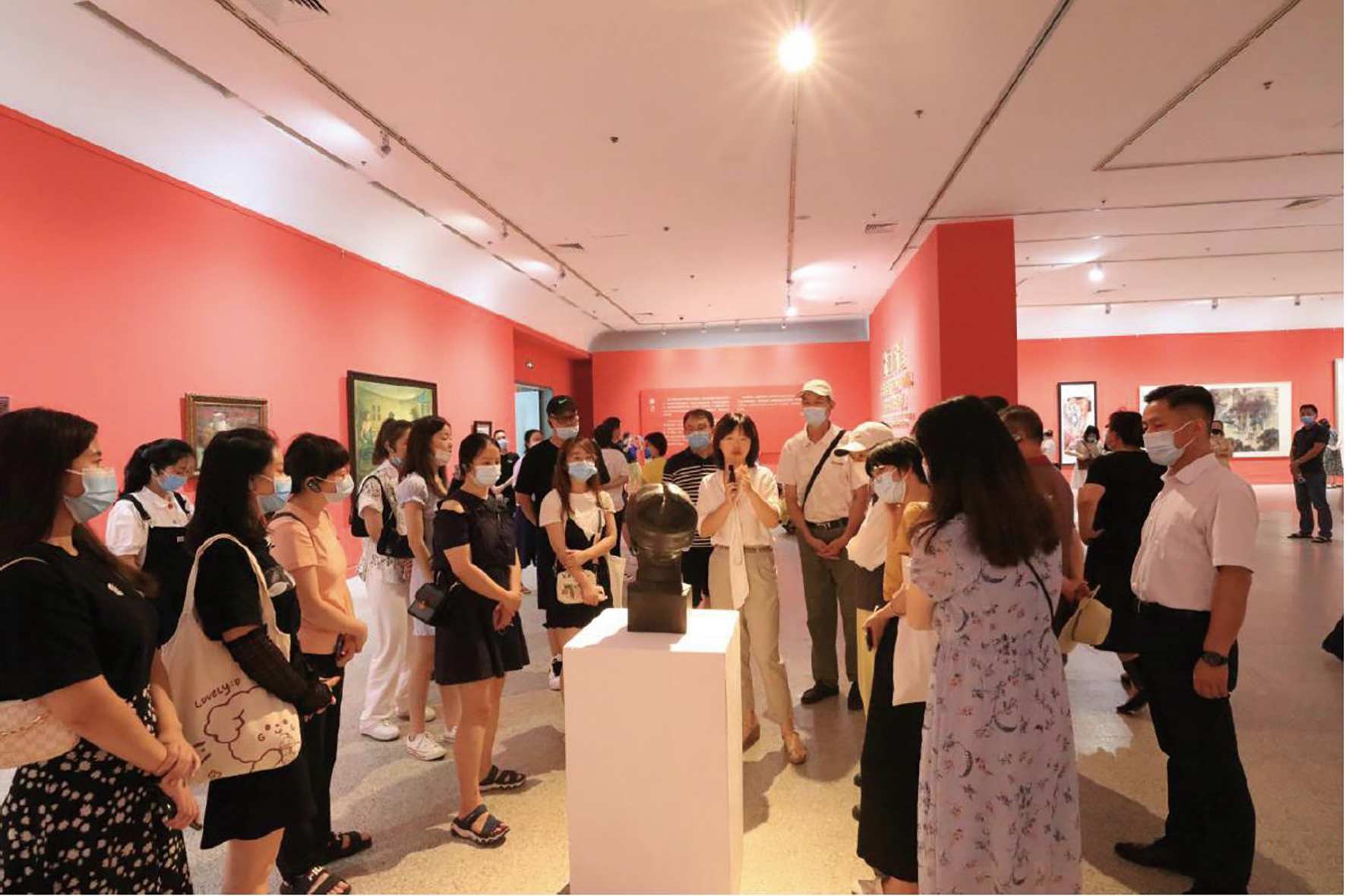 “壮丽航程——庆祝中国共产党成立100周年湖北优秀美术作品展”现场