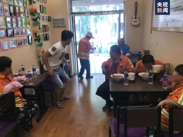 店主说&ldquo;东西随便吃，饮料免费喝&rdquo; 没想到&hellip;