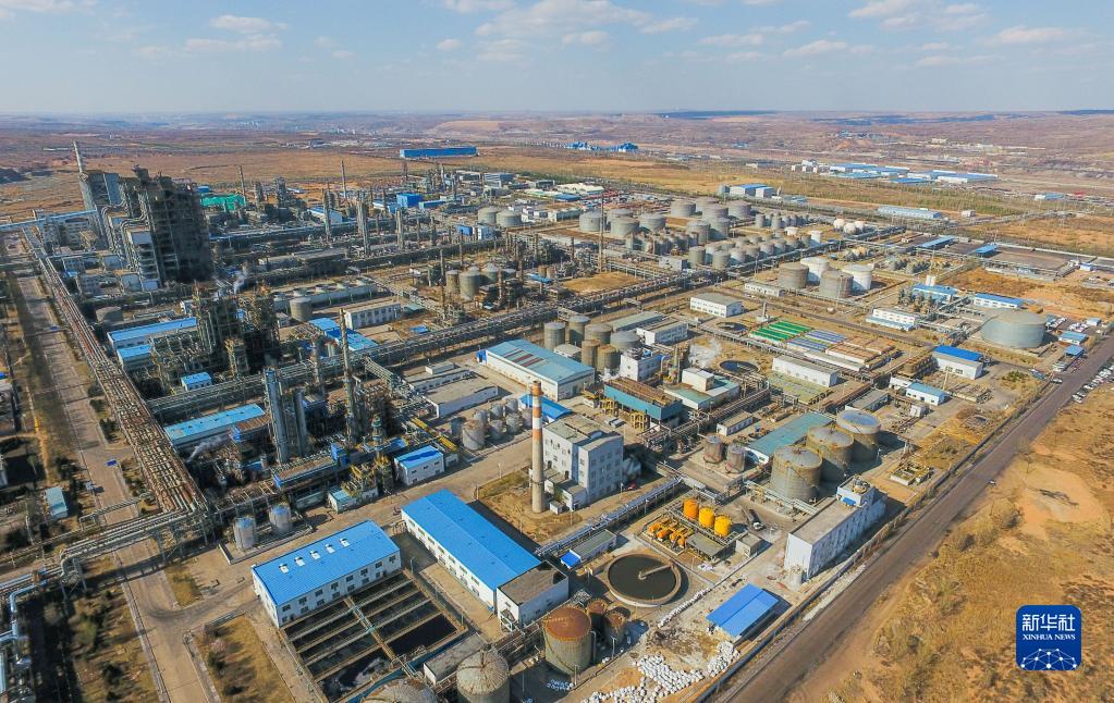 这是国家能源集团鄂尔多斯煤制油分公司厂区（2019年4月11日摄，无人机照片）。新华社记者 刘磊 摄