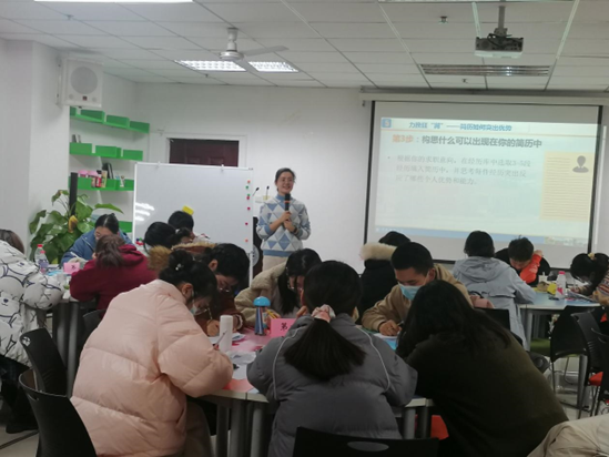 陕西科技大学对毕业生重点群体开展就业能力提升培训。陕西科技大学供图
