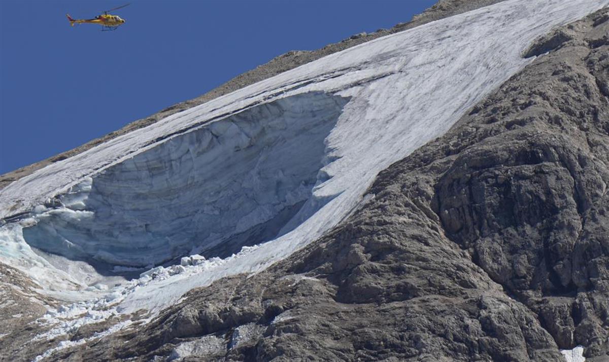 全球热浪侵袭冰川：南极冰架坍塌、北极冰化了四成
