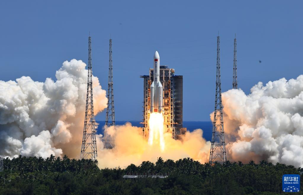 2022年7月24日，搭载问天实验舱的长征五号B遥三运载火箭，在我国文昌航天发射场点火发射。