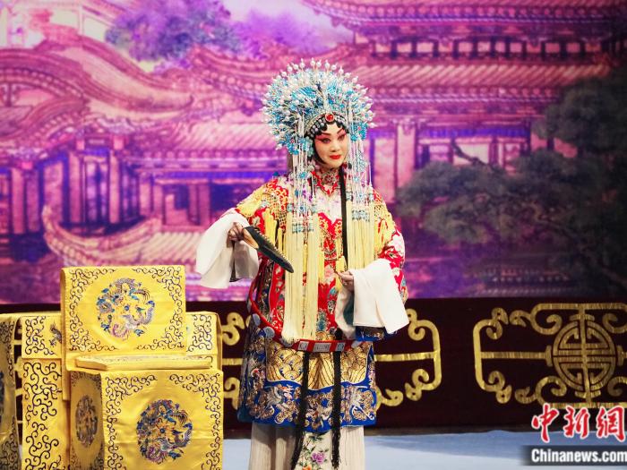 京剧名家王艳表演《贵妃醉酒》。受访者提供