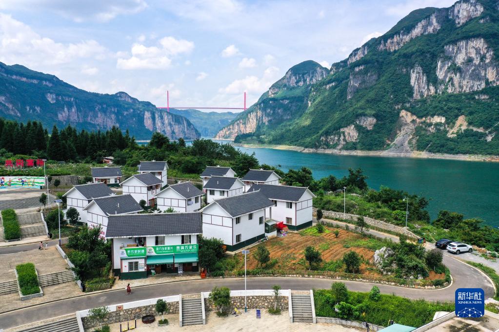 　　这是贵州省黔西市新仁苗族乡化屋村麻窝寨易地扶贫搬迁集中安置点（2021年7月24日摄，无人机照片）。
