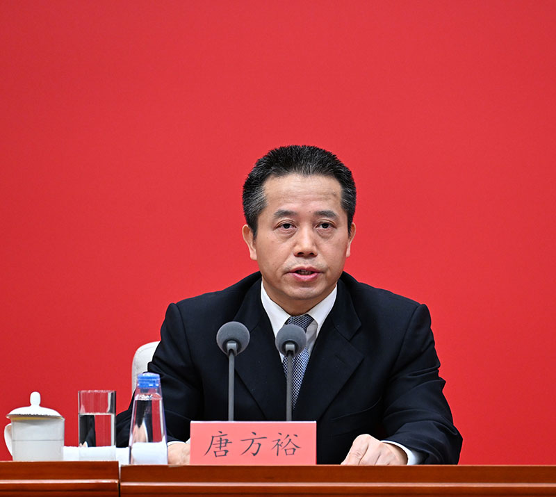 中央办公厅副主任兼调研室主任唐方裕介绍解读党的二十大报告