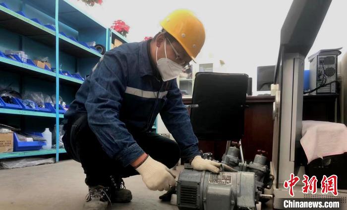 制氧机有什么配件高原铁路人:零部件“变废为宝” 实现节支降耗-上海聚慕医疗器械有限公司