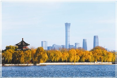 在“中国城市95后人才吸引力排名”中，北京再次位列榜首。图为冬日里的北京，层林尽染，景美如画。郭俊锋摄（人民视觉）