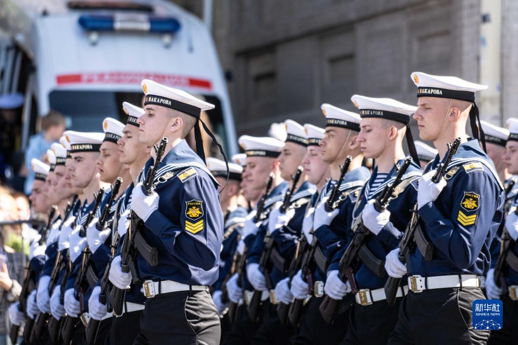 On May 9, in Vladivostok, Russia, naval soldiers participated in the military parade. Xinhua News Agency (photo by Guo Feizhou)