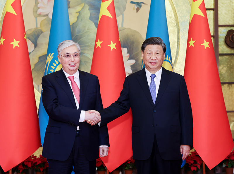 5月17日下午，国家主席习近平在西安同来华出席中国－中亚峰会并进行国事访问的哈萨克斯坦总统托卡耶夫会谈。