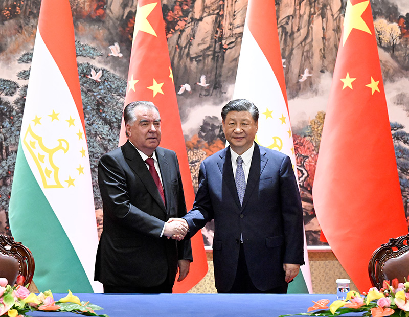 5月18日上午，国家主席习近平在西安同来华出席中国－中亚峰会并进行国事访问的塔吉克斯坦总统拉赫蒙会谈。会谈后，两国元首签署了《中华人民共和国和塔吉克斯坦共和国联合声明》，共同见证签署经贸、互联互通、科技、地方交流等领域多项双边合作文件。