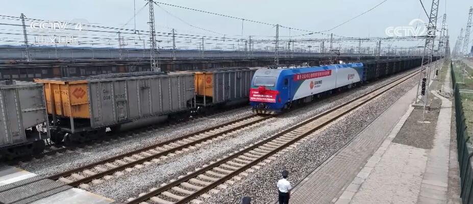 “中国造”再出新成绩 2万吨重载自动驾驶列车试验成功