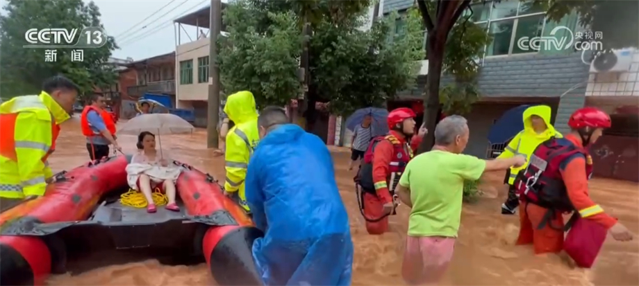 湖北咸寧低洼區域積水嚴重 營救轉移群眾200余人