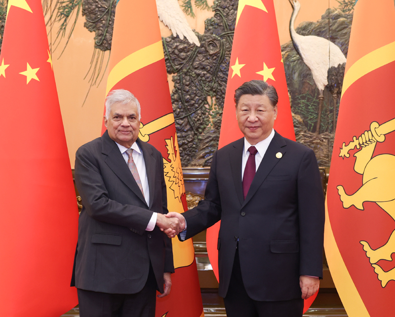 10月20日上午，国家主席习近平在北京人民大会堂会见来华出席第三届“一带一路”国际合作高峰论坛的斯里兰卡总统维克拉马辛哈。