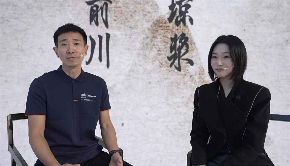 专访阿里云创新中心总经理李中雨（左）