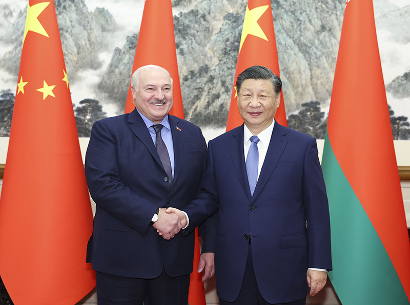 12月4日，国家主席习近平在北京钓鱼台国宾馆会见白俄罗斯总统卢卡申科。