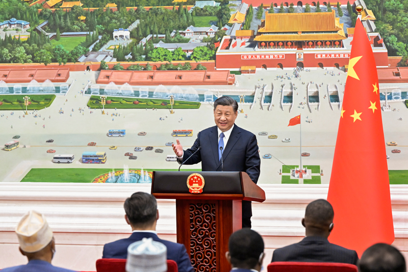 2023年4月24日，国家主席习近平在北京人民大会堂接受70位驻华大使递交国书。这是递交国书仪式结束后，习近平在北京厅对使节发表集体讲话。