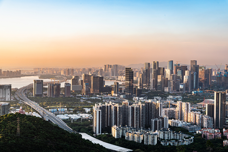 2023年11月5日，深圳，从南山俯瞰前海湾。