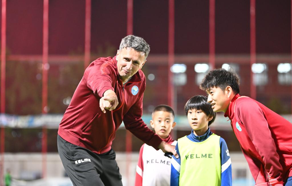 足球让铁杆朋友交流更加紧密——一位塞尔维亚教练的中国梦