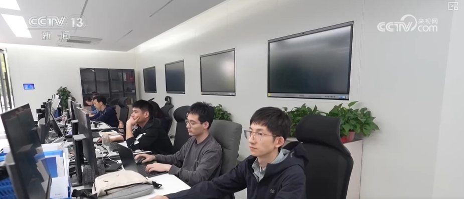 全國首個(gè)大型移動(dòng)充電站演示項(xiàng)目落地京滬高速服務(wù)區(qū)