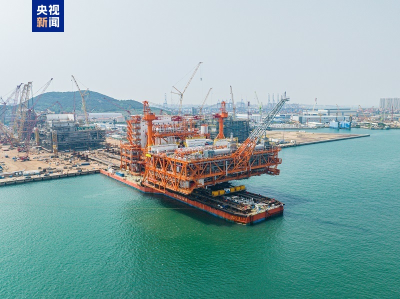 实现多项首创技术我国渤海最大海上油气平台完工起运