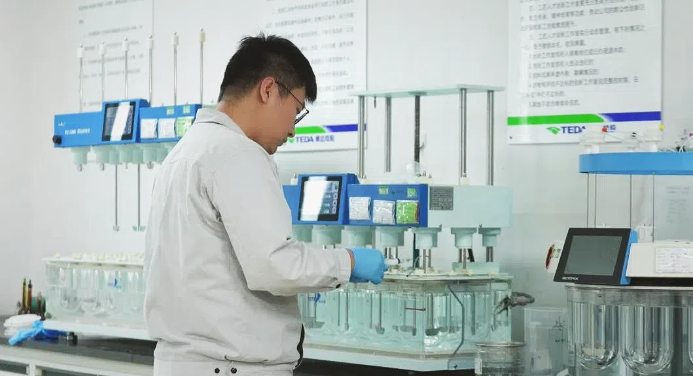 【理响中国·春江水暖鸭先知】一粒药片向“新”而行  第3张
