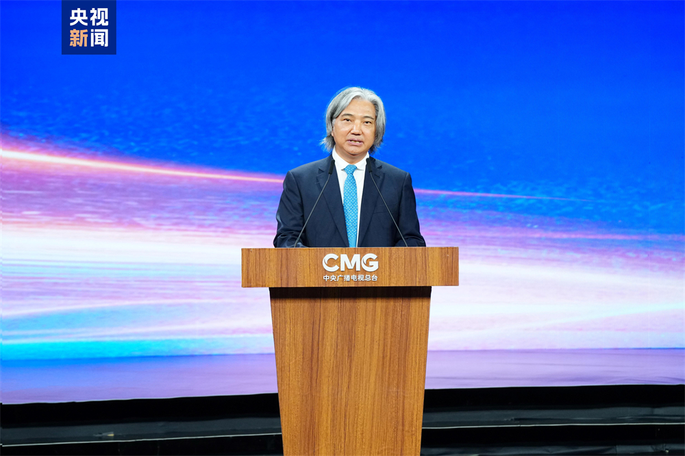 全国政协副秘书长、民盟中央专职副主席、中国美术馆馆长吴为山