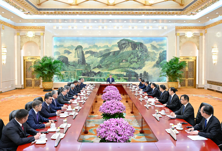 習(xí)近平集體會見上海合作組織成員國外長理事會會議外方代表團(tuán)團(tuán)長