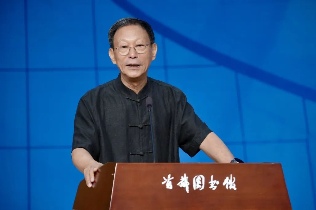著名画家、中国国家画院国画专业委员会研究员、中国艺术研究院写意画院艺委会主任吴悦石致辞