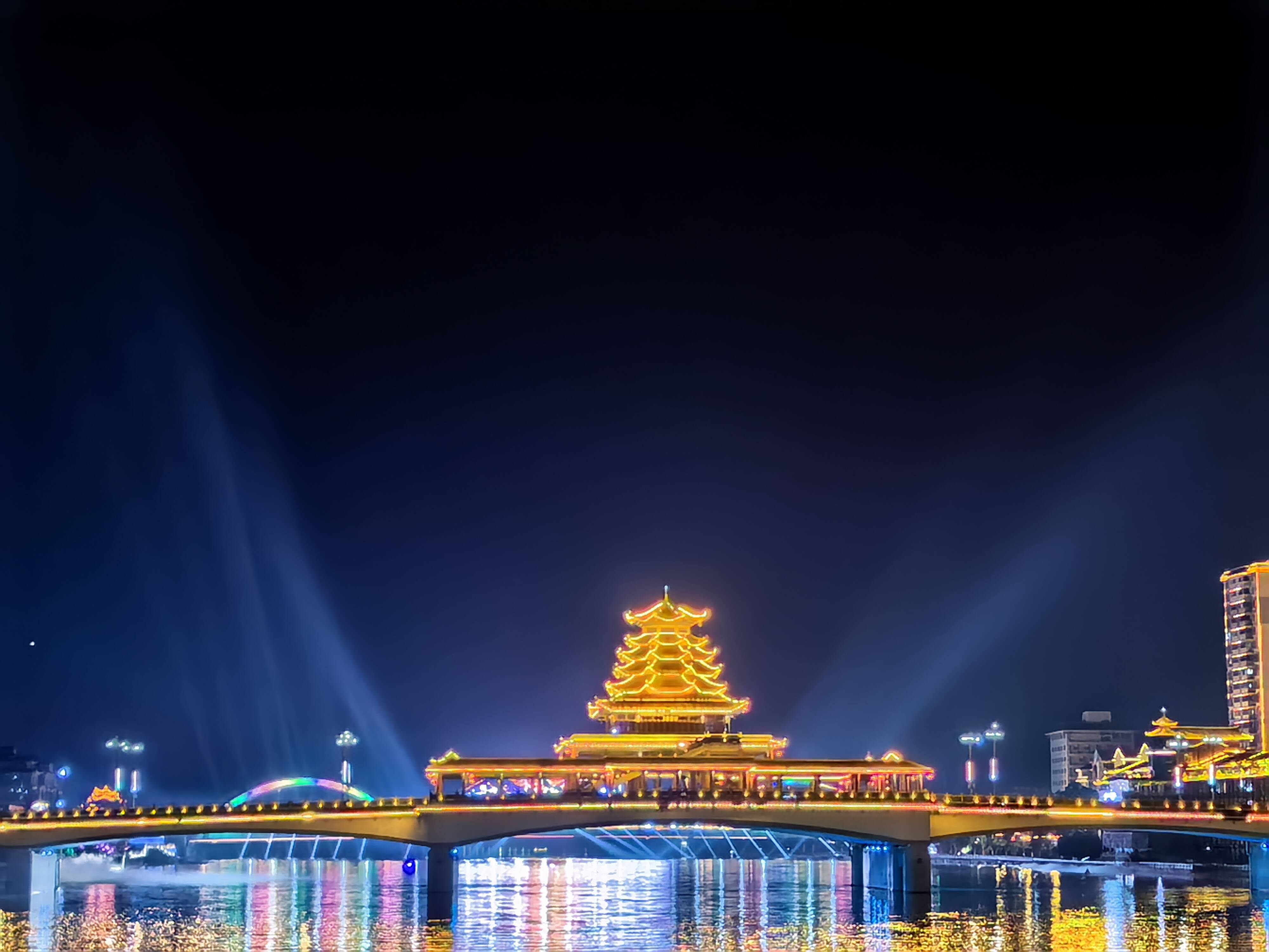 （和平湖沉浸式水陆光影夜游）