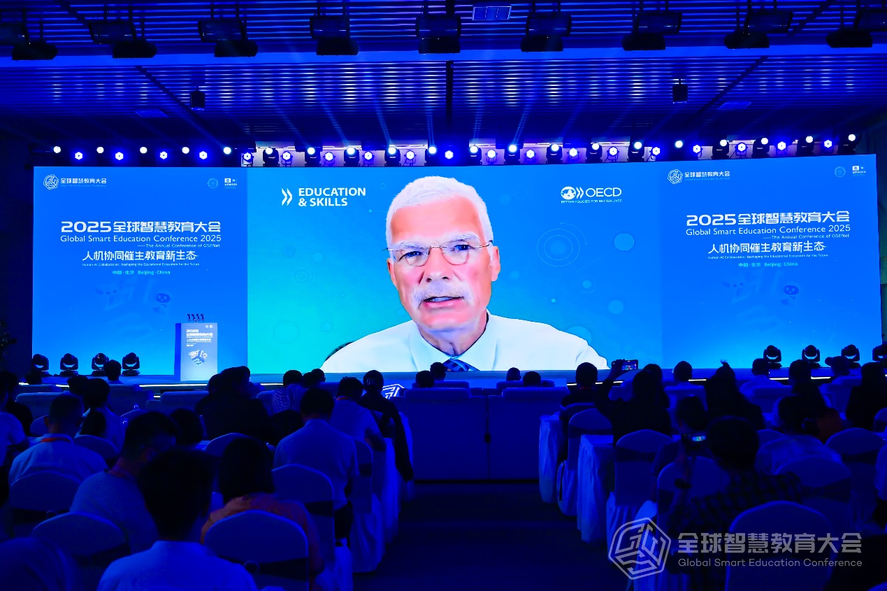 经济合作与发展组织（OECD）教育与技能司司长安德烈亚斯·施莱歇尔（Andreas Schleicher）