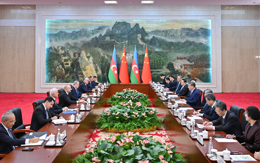 8月31日上午,国家主席习近平在天津迎宾馆会见来华出席2025年上海合作组织峰会和纪念中国人民抗日战争暨世界反法西斯战争胜利80周年活动的阿塞拜疆总统阿利耶夫。