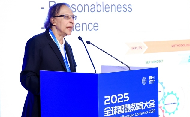 东南亚教育部长组织适度经济哲学区域中心主任 杜里娅·阿玛塔维瓦（Duriya Amatavivat）