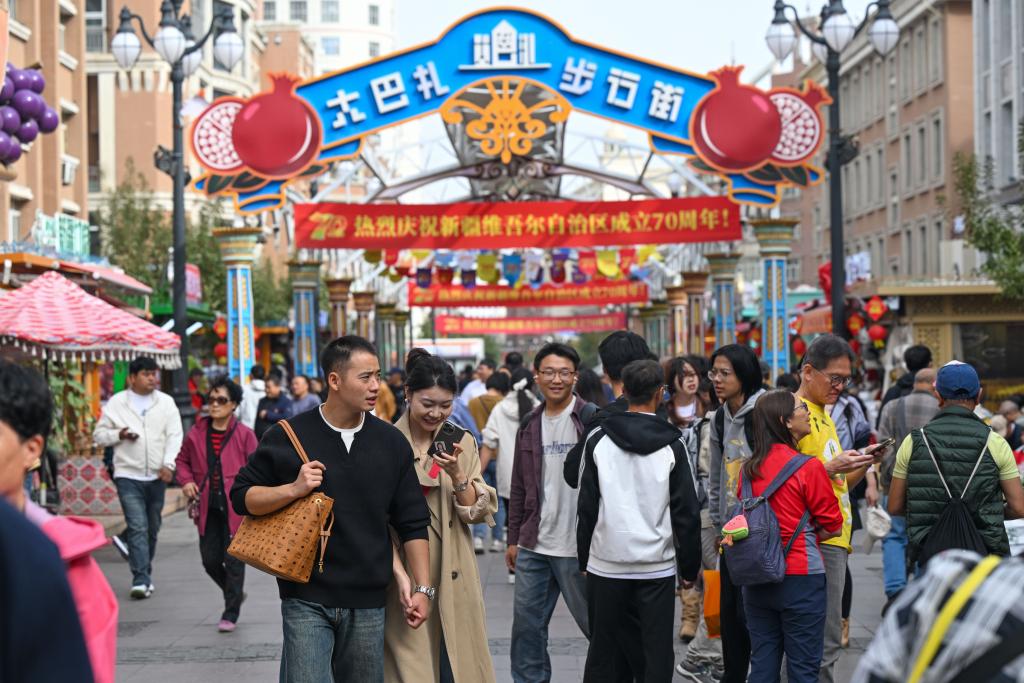 打破时空局限 新疆旅游“黄金季含金量”大增