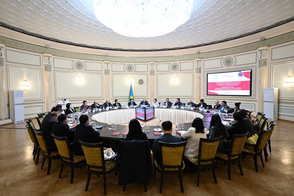 4月16日，“红厅论坛：中国式现代化与中国-中亚命运共同体”在哈萨克斯坦阿拉木图举行。新华社记者 李任滋 摄