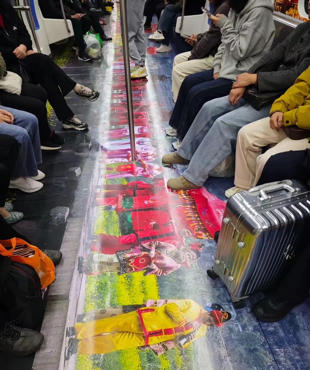 宁波地铁广告被指诡异吓人 当地回应：系非遗 已撤下