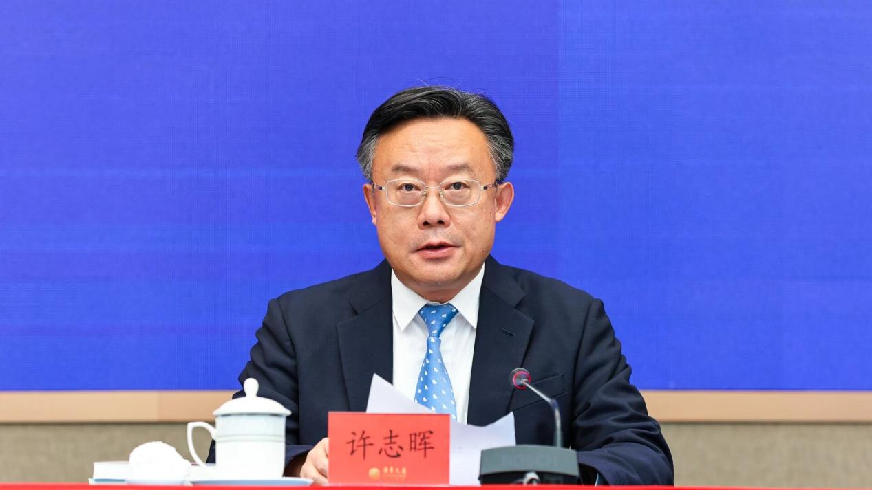 广东省委常务副秘书长,省委改革办、省“百千万工程”指挥办常务副主任许志晖。