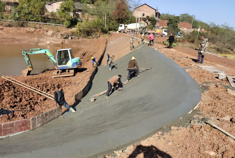 2019年文昌村坪堂组门口塘塘坝清淤硬化