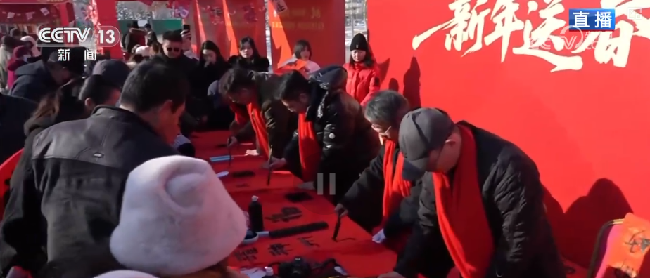 特色年集“特味儿”十足 “文化+消费”跨界融合为假日市场添“新”意