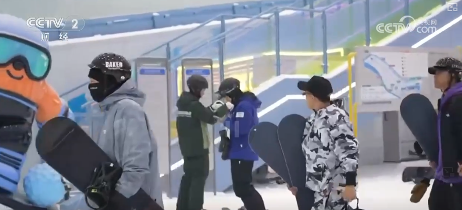 从天然雪原到科技雪场，“冰雪+”没有淡季！“冷冰雪”打破时空界限开辟红火大市场