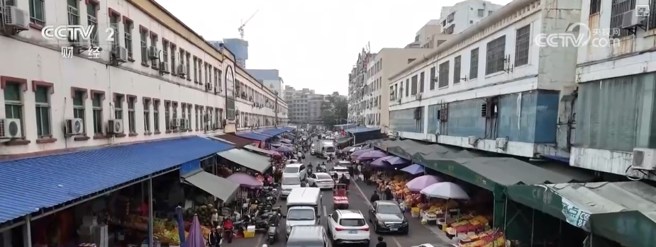 百年大集出圈圈粉海外游客 特色年货走俏“小而美”创新品类拓宽消费新场景