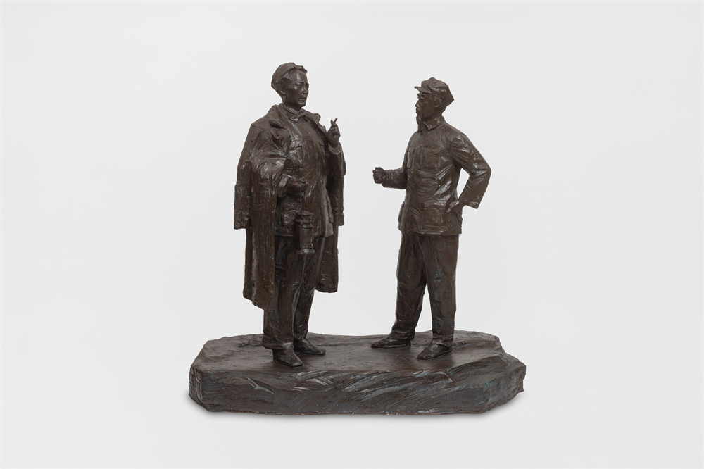 6郅敏 《毛泽东与周恩来在苟坝》 树脂 100&times;55&times;95cm 2025年