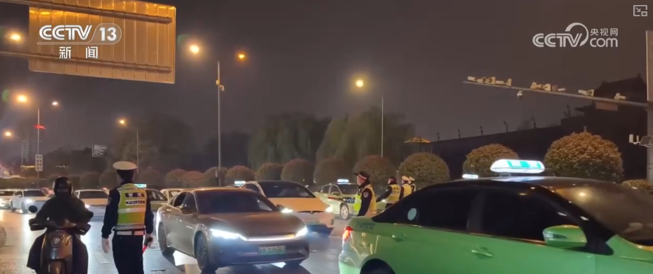 “先回家、再出游”趋势明显 公安部交管局发布春运交通安全提示 