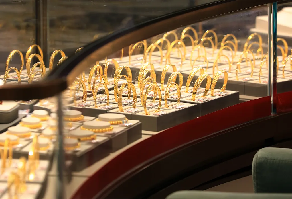 金价大幅回落，刚买的金饰能退吗？