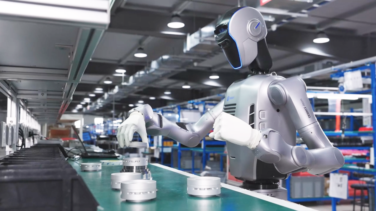 人形机器人DOBOT Atom已实现全国首例工业跨场景多任务协同泛化应用
