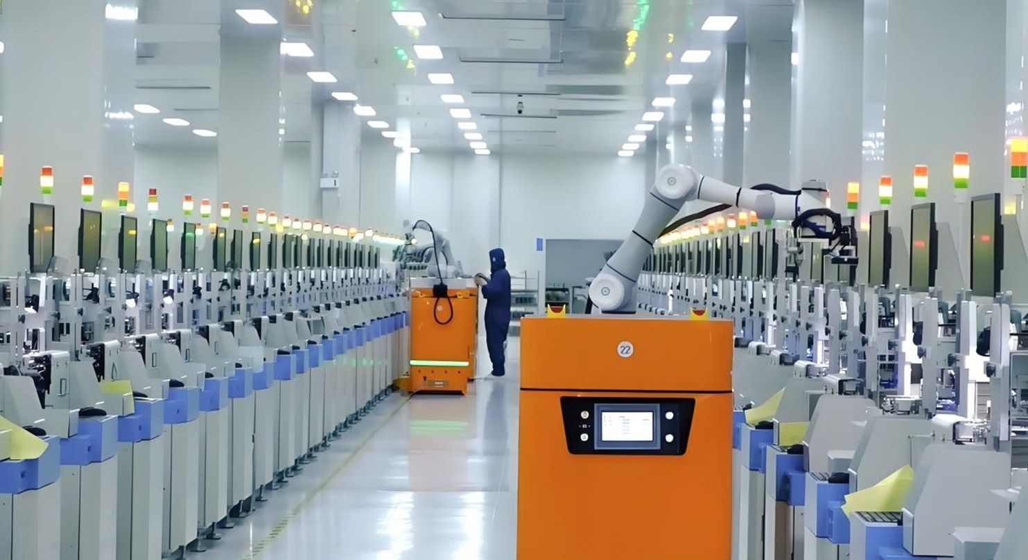 越疆机器人在工厂作业